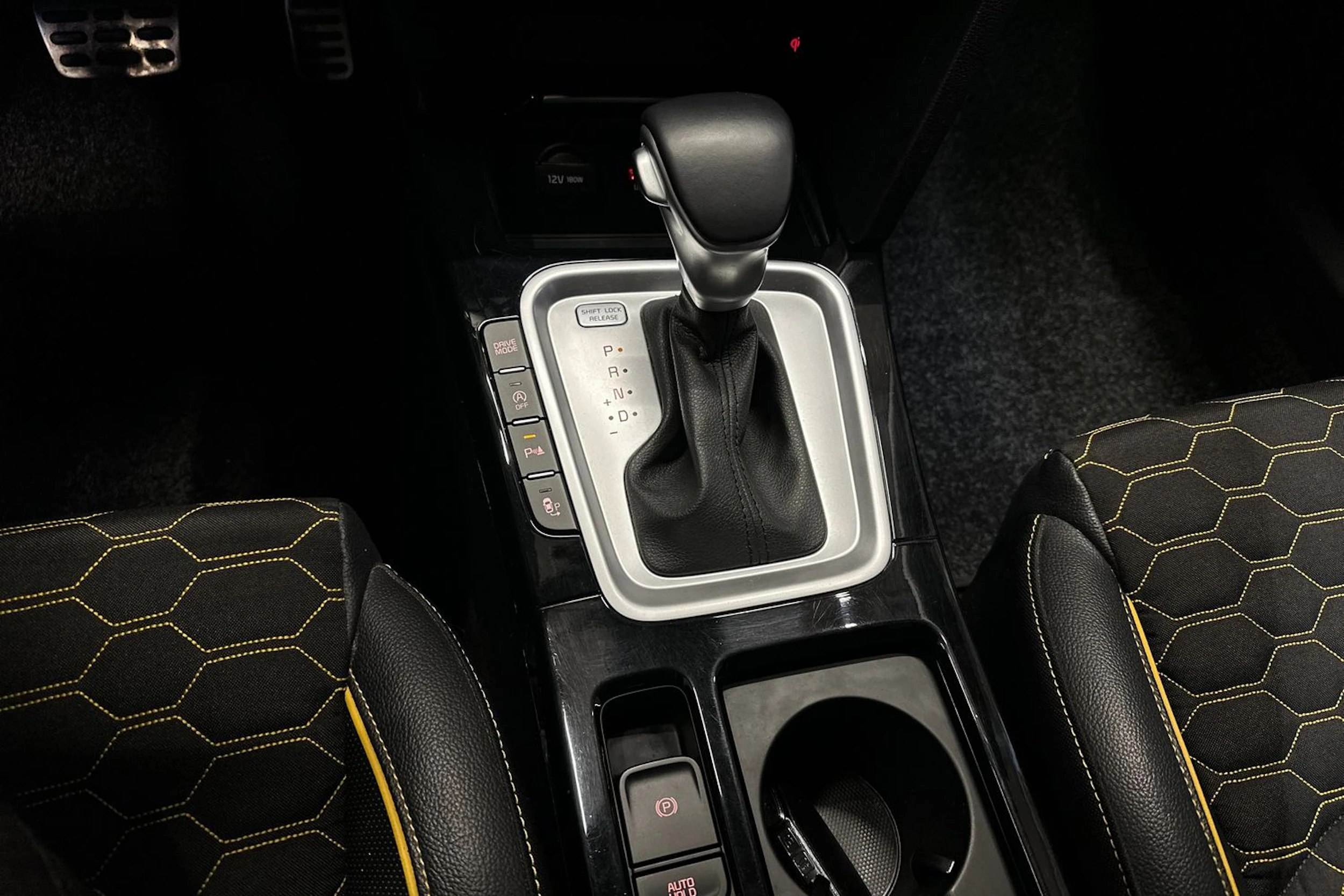 valkoinen Kia XCeed 2021 kuva 21.