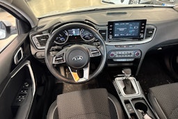 Valkoinen Kia XCeed 2021 kuva 3.