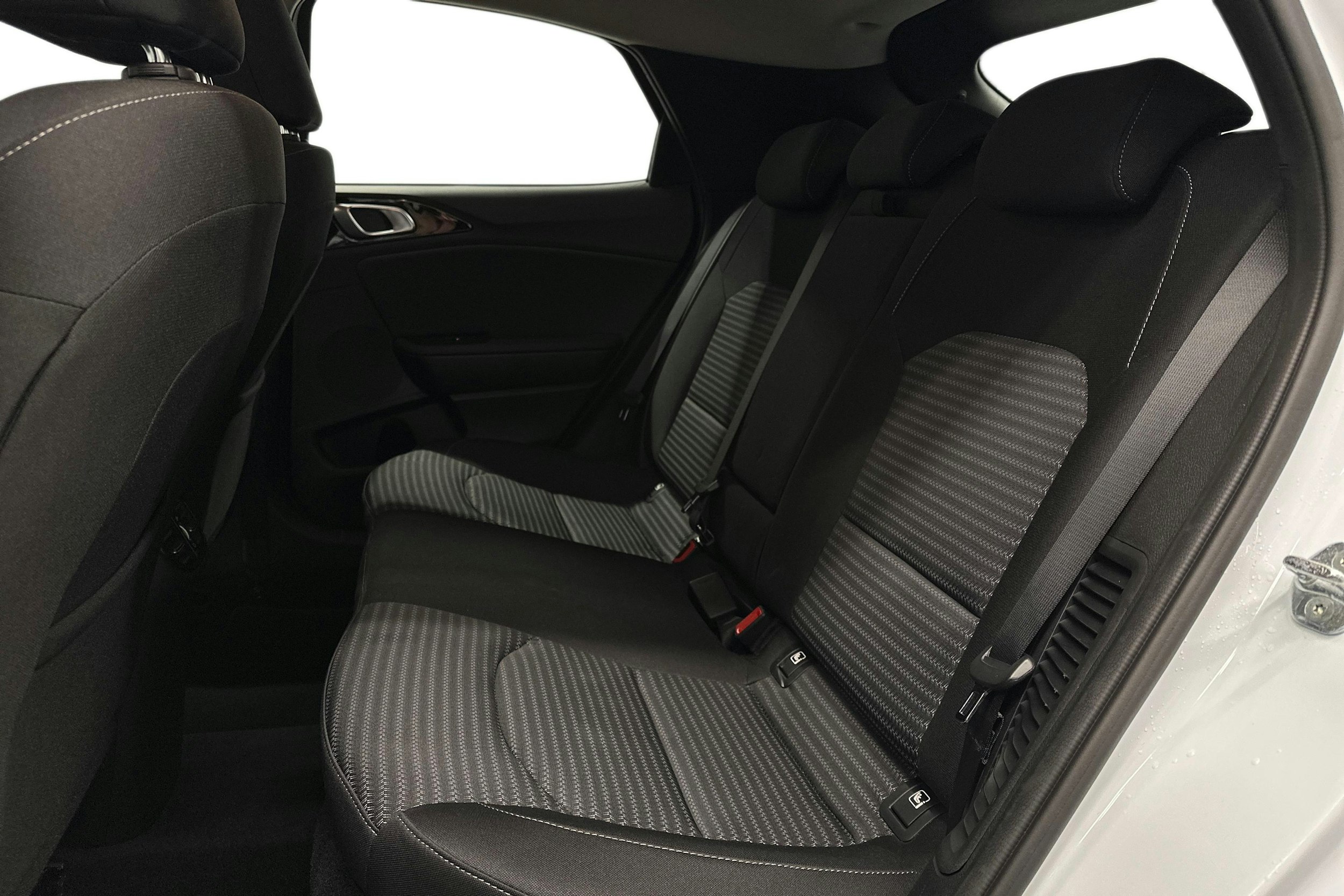 valkoinen Kia XCeed 2022 kuva 8.