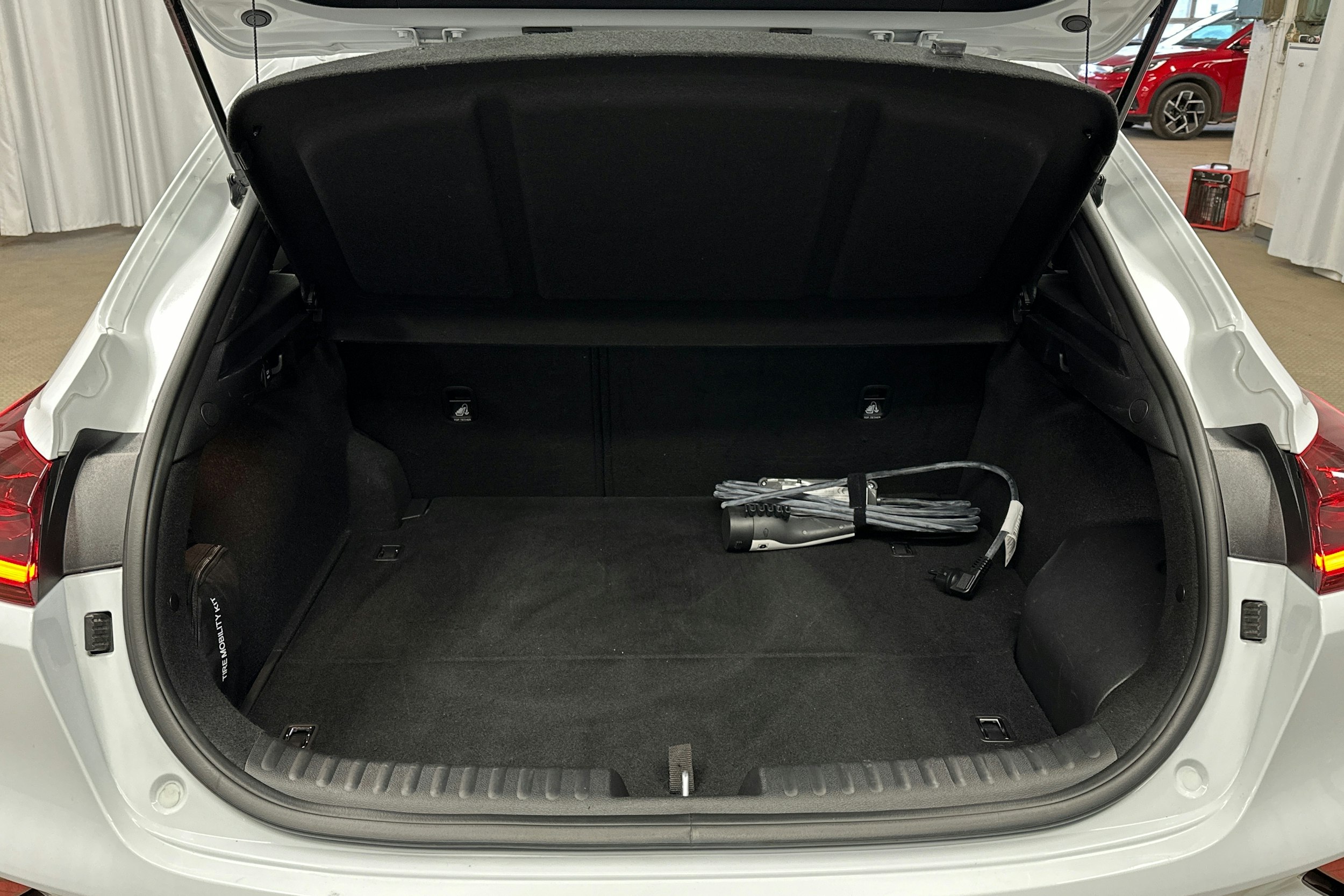 valkoinen Kia XCeed 2022 kuva 11.