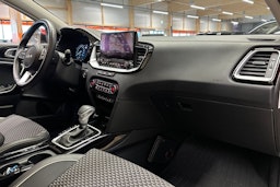 punainen Kia XCeed 2023 kuva 14.