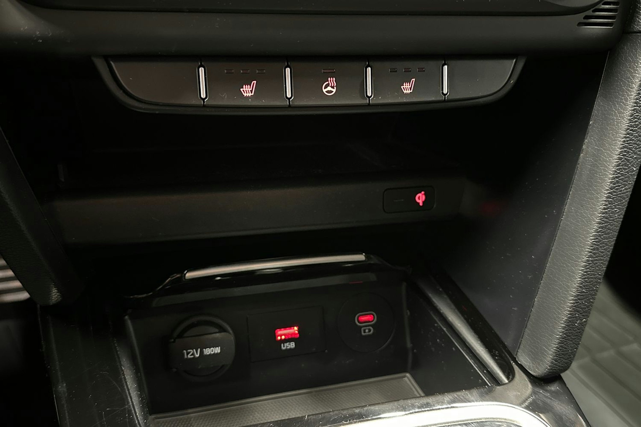 punainen Kia XCeed 2023 kuva 24.