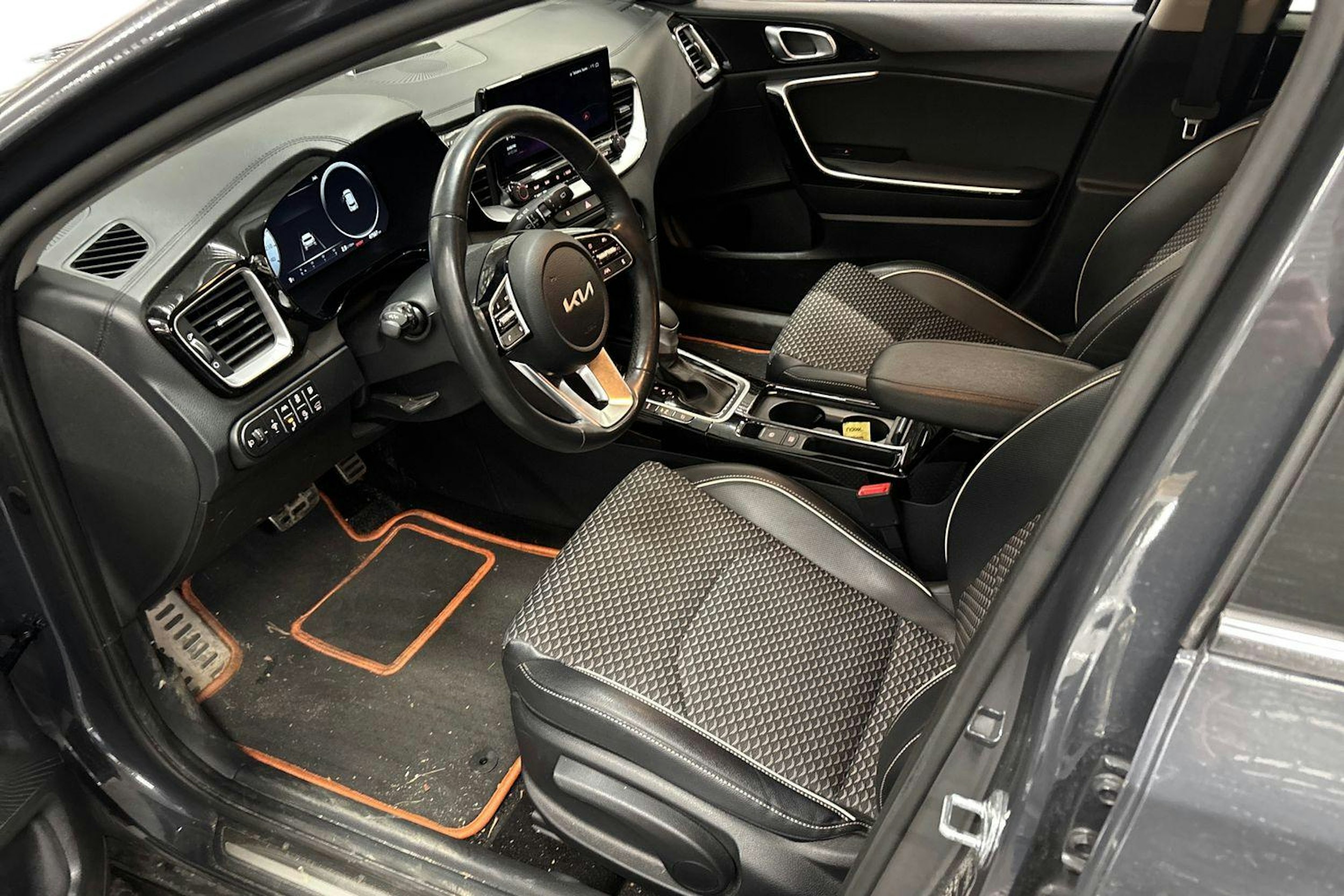 harmaa Kia XCeed 2023 kuva 3.