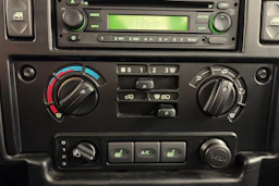 harmaa Land Rover Defender 2007 kuva 14.