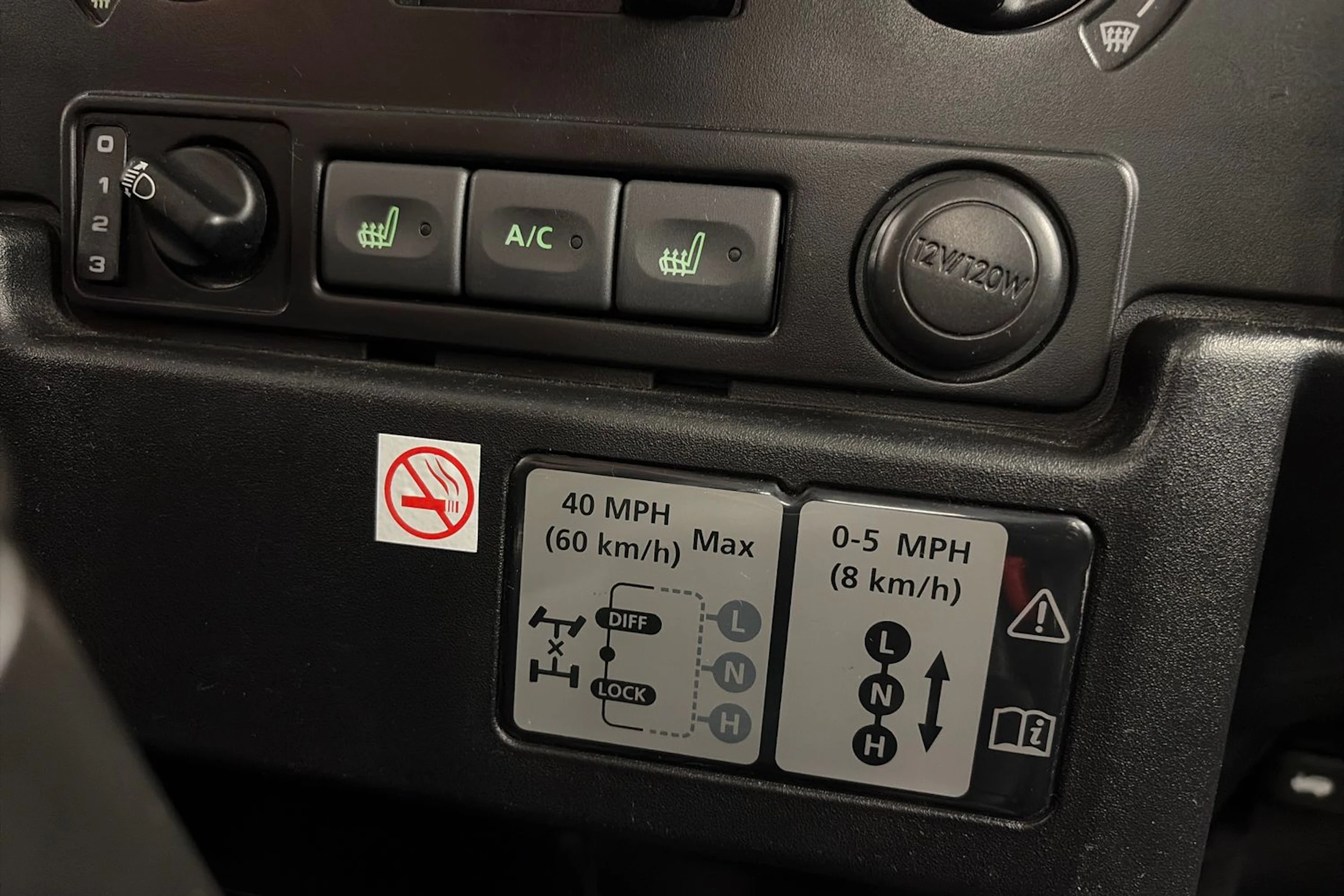 harmaa Land Rover Defender 2007 kuva 15.