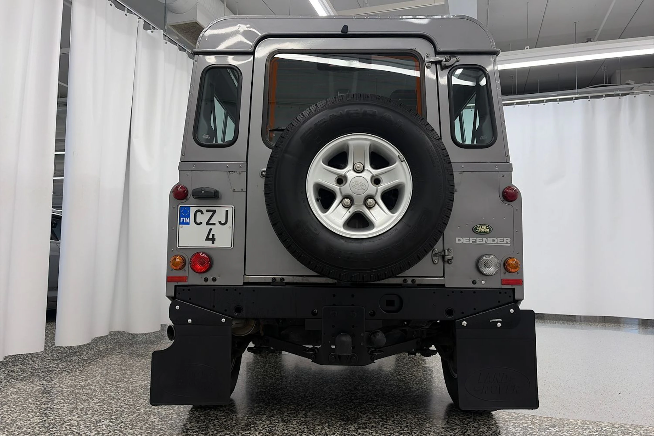 harmaa Land Rover Defender 2007 kuva 21.