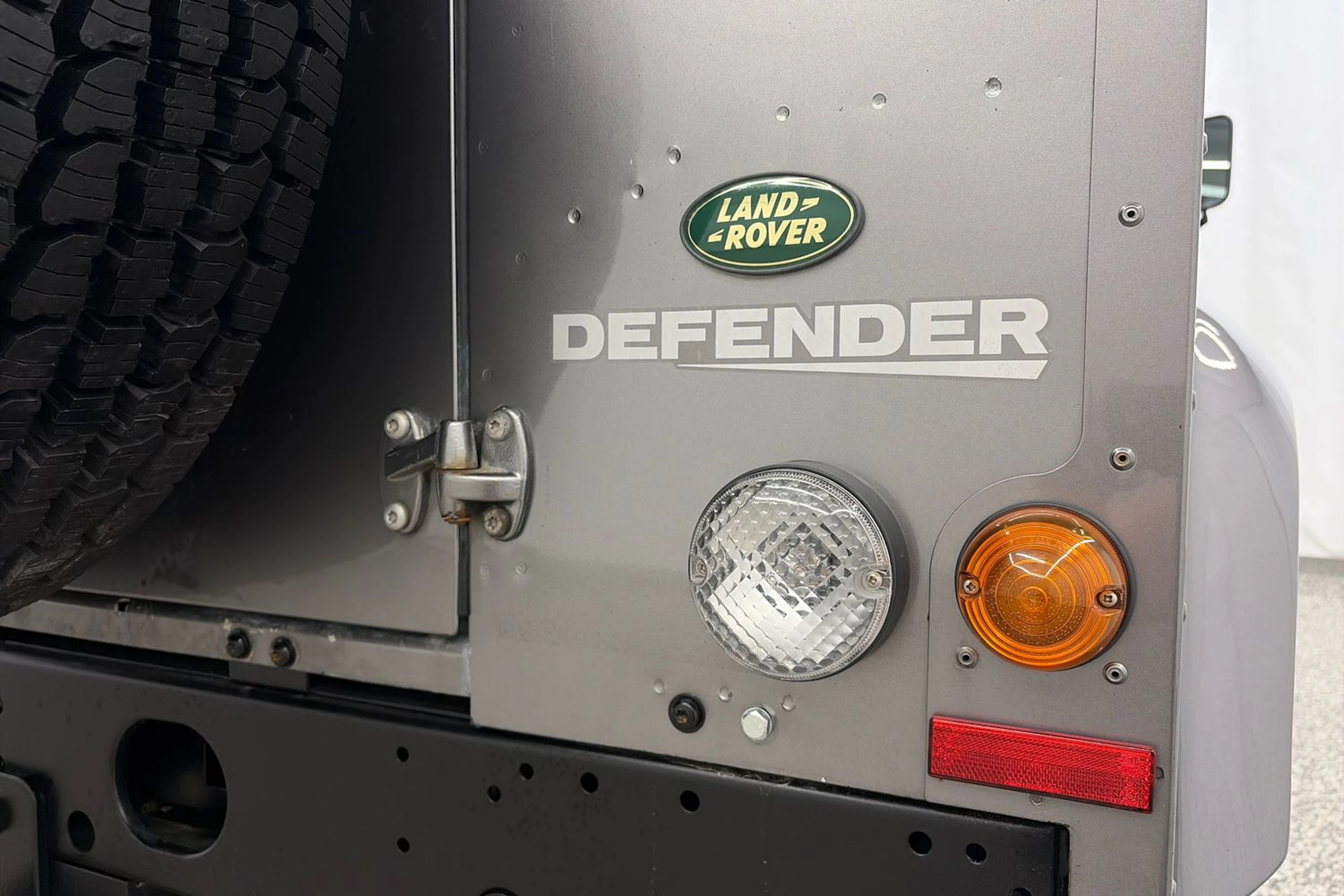 harmaa Land Rover Defender 2007 kuva 22.