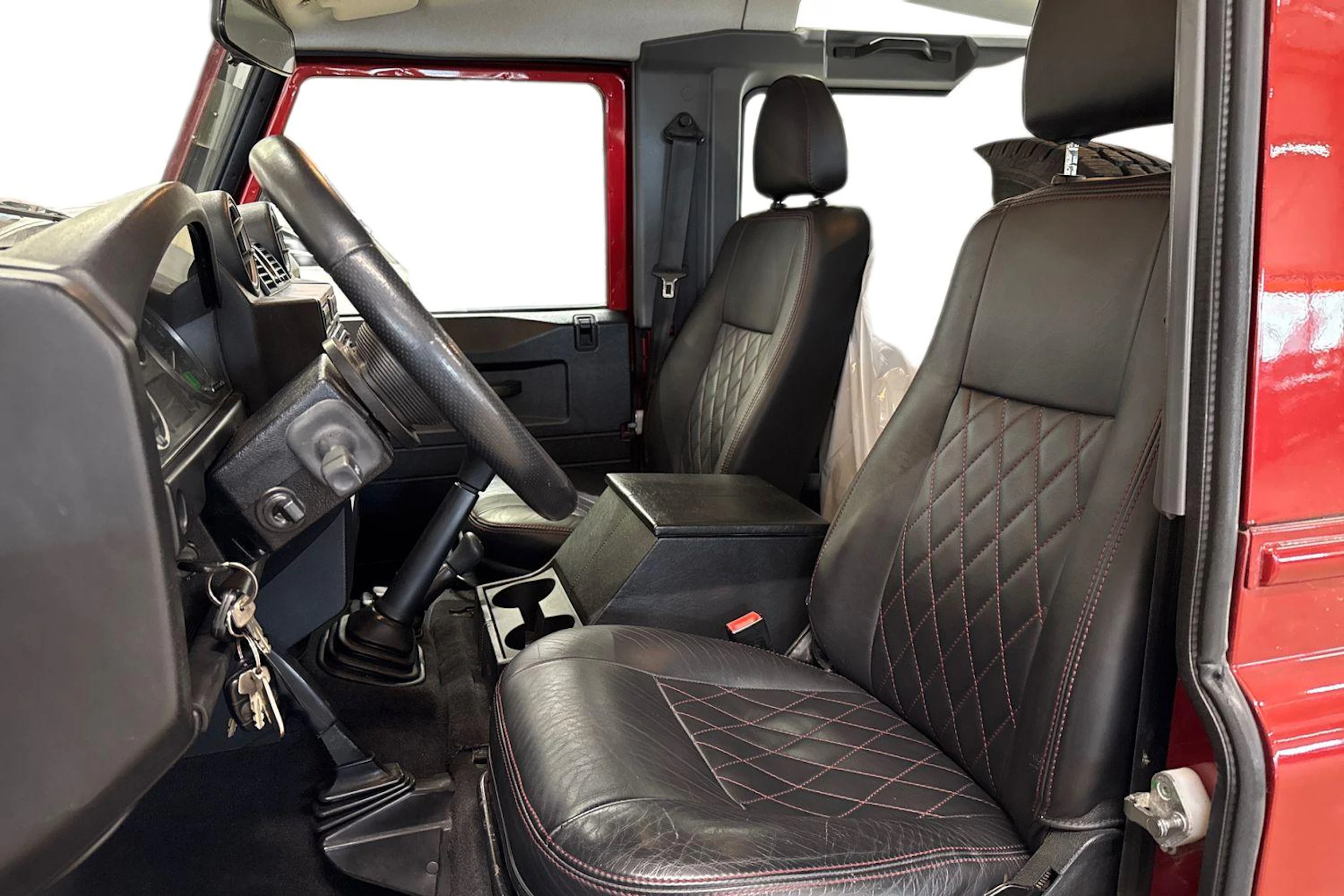 punainen Land Rover Defender 2007 kuva 3.