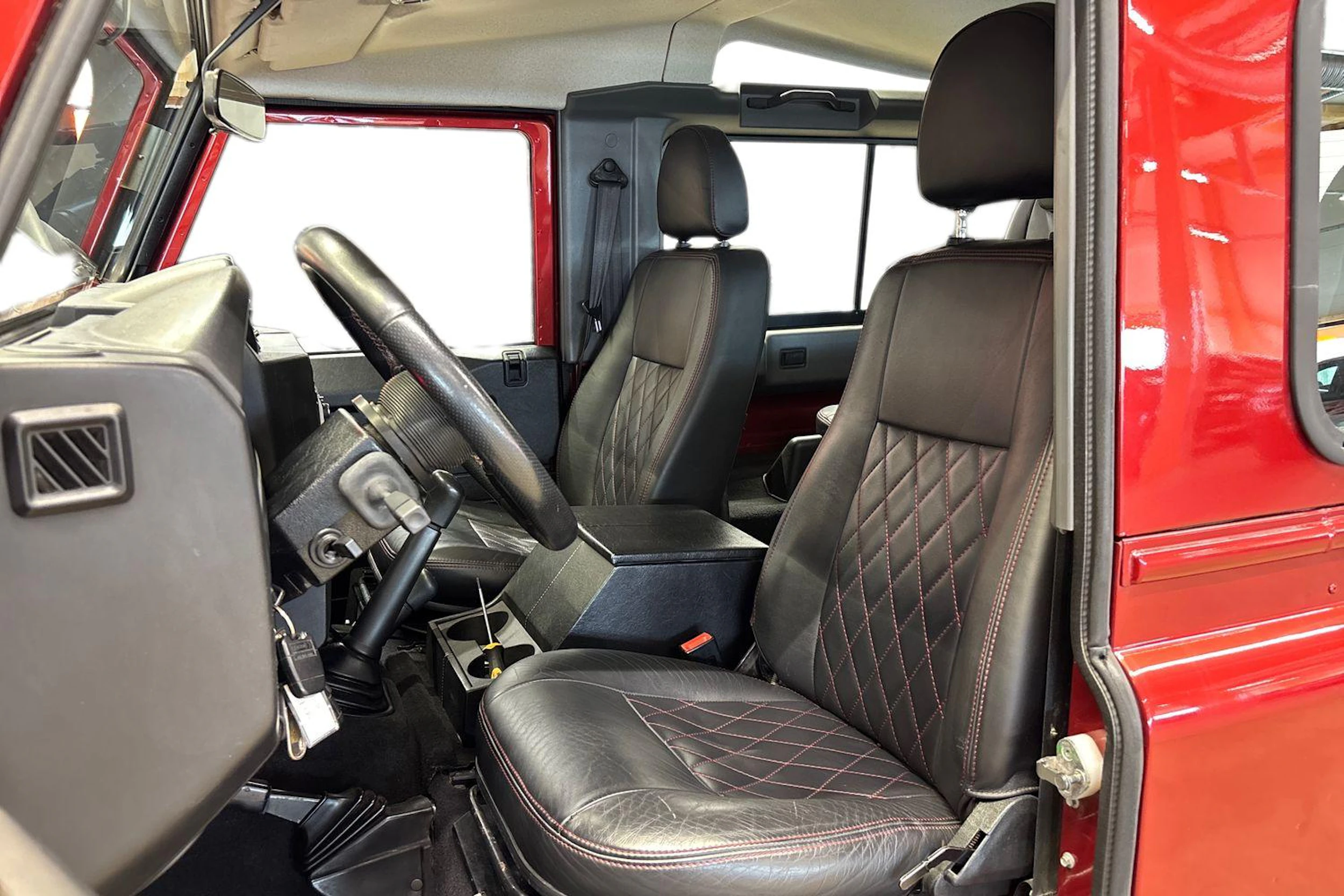 punainen Land Rover Defender 2007 kuva 8.