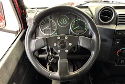 punainen Land Rover Defender 2007 kuva 13.