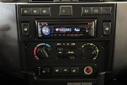 punainen Land Rover Defender 2007 kuva 15.