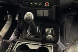 punainen Land Rover Defender 2007 kuva 16.
