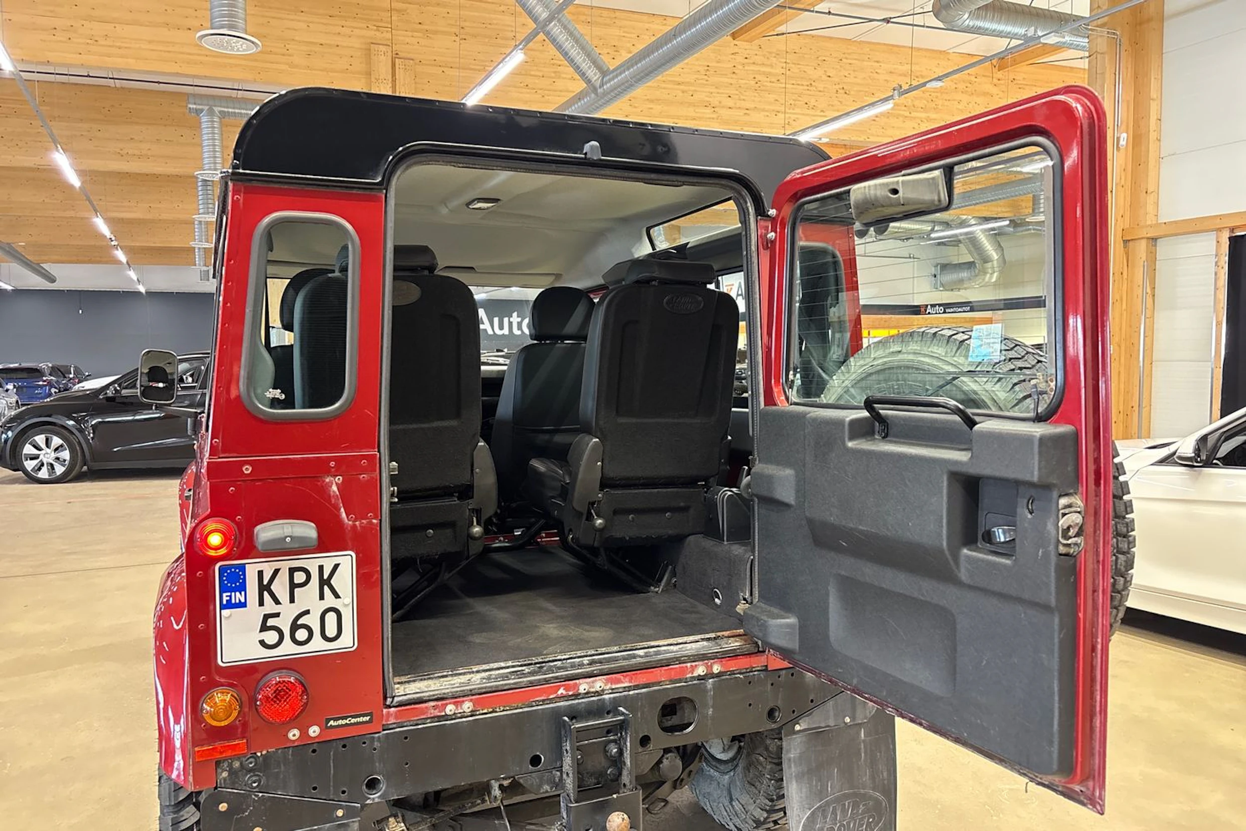 punainen Land Rover Defender 2007 kuva 17.
