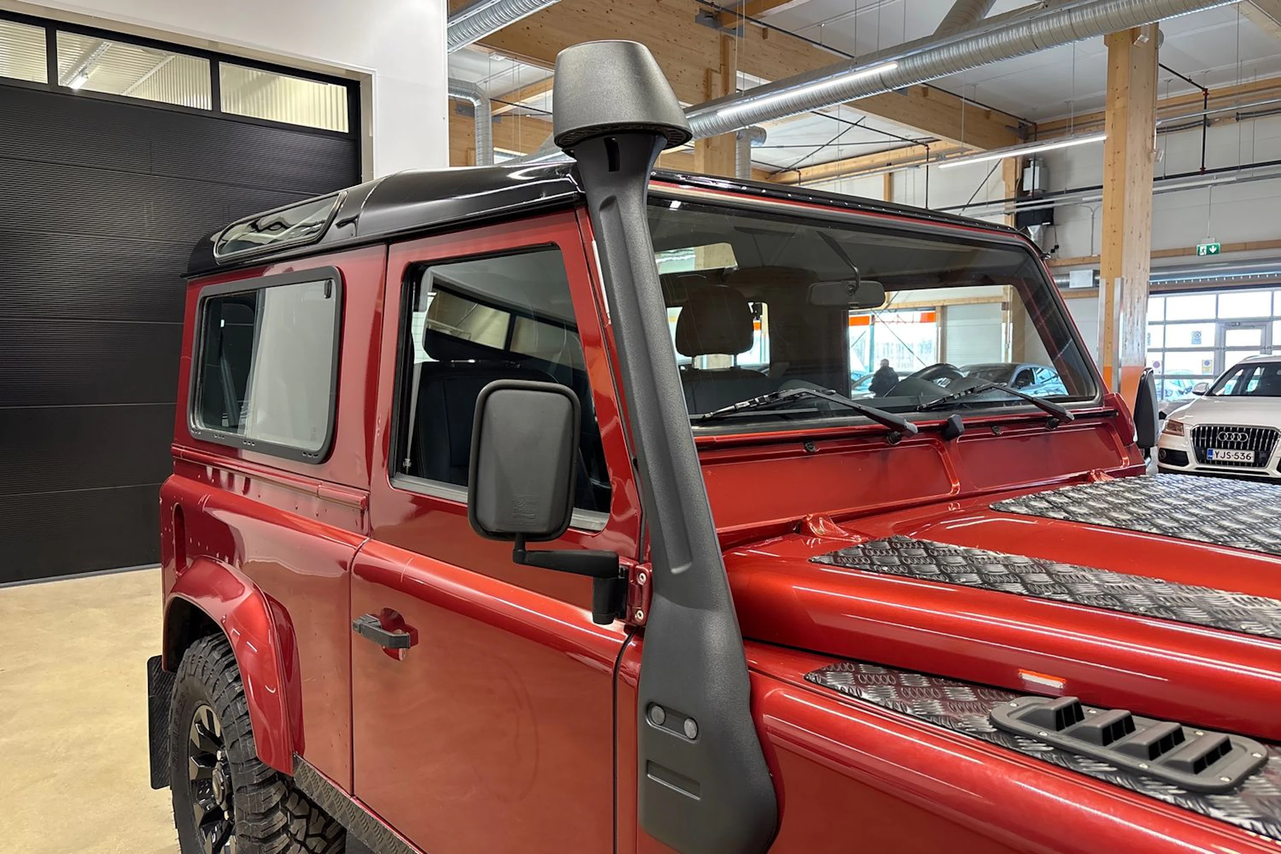 punainen Land Rover Defender 2007 kuva 19.