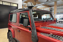 punainen Land Rover Defender 2007 kuva 19.