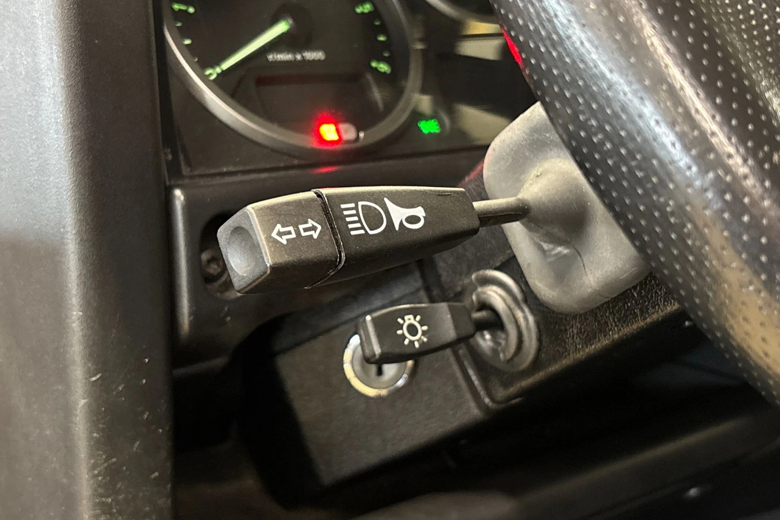 punainen Land Rover Defender 2007 kuva 21.