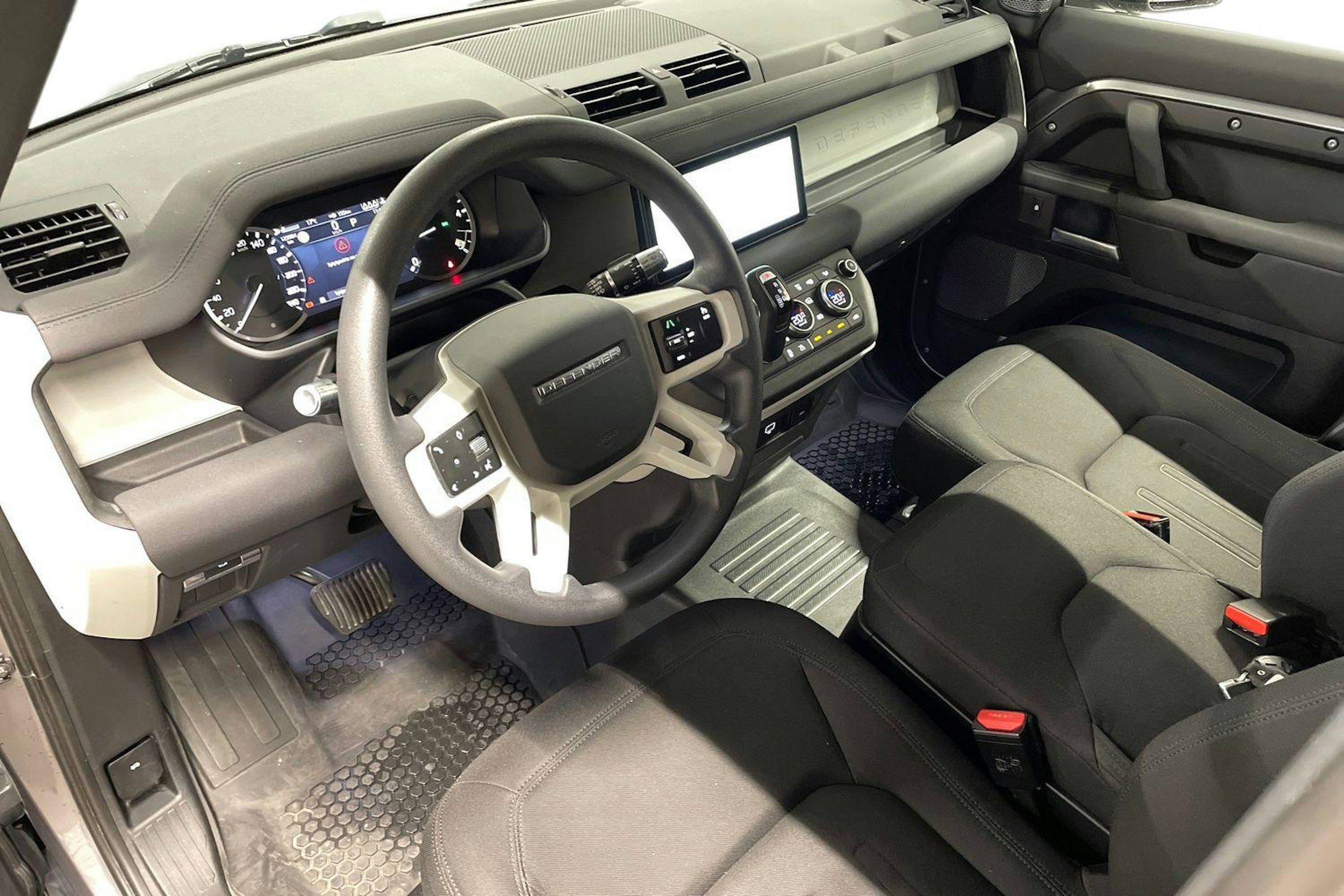 harmaa Land Rover Defender 2021 kuva 6.
