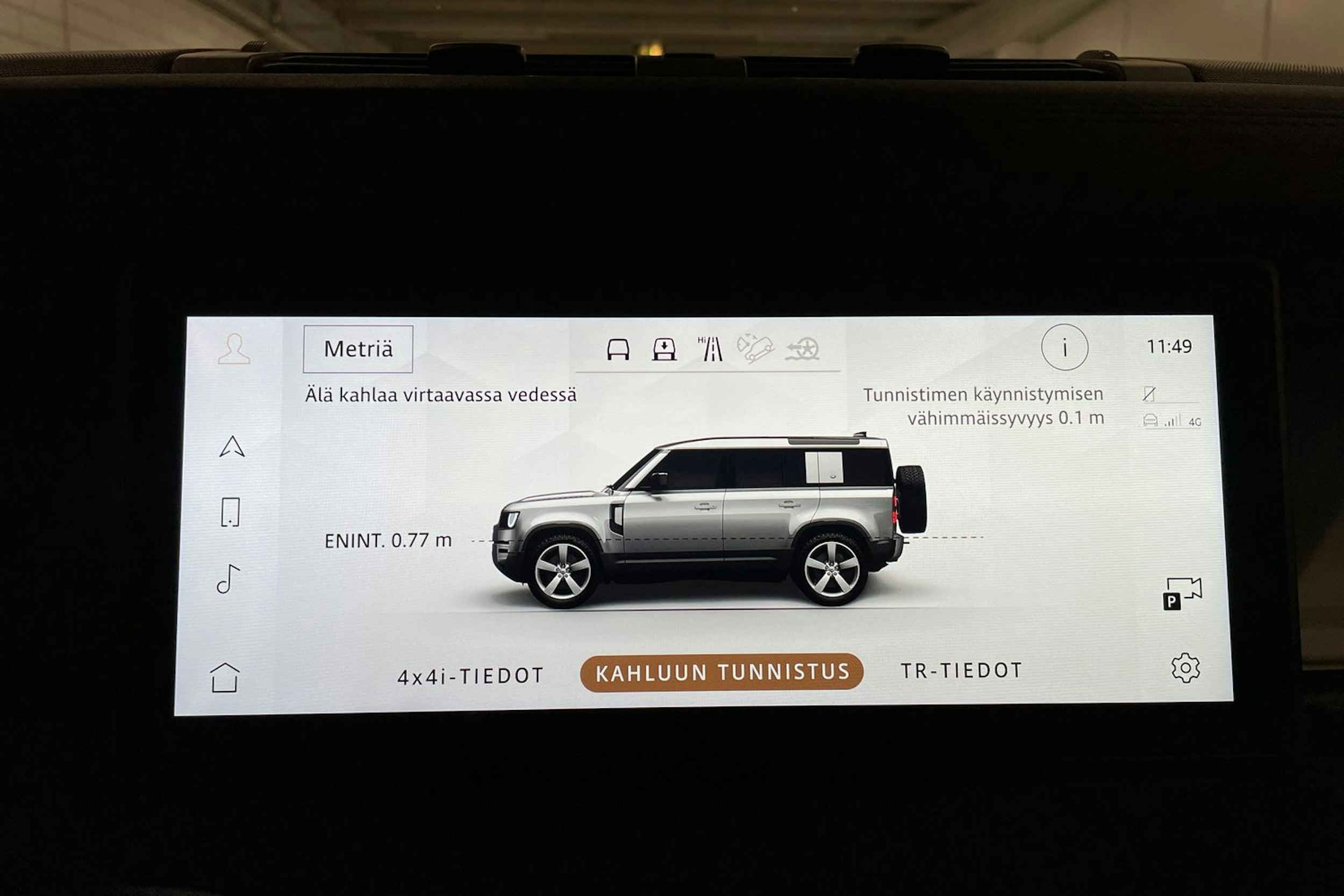 harmaa Land Rover Defender 2021 kuva 16.