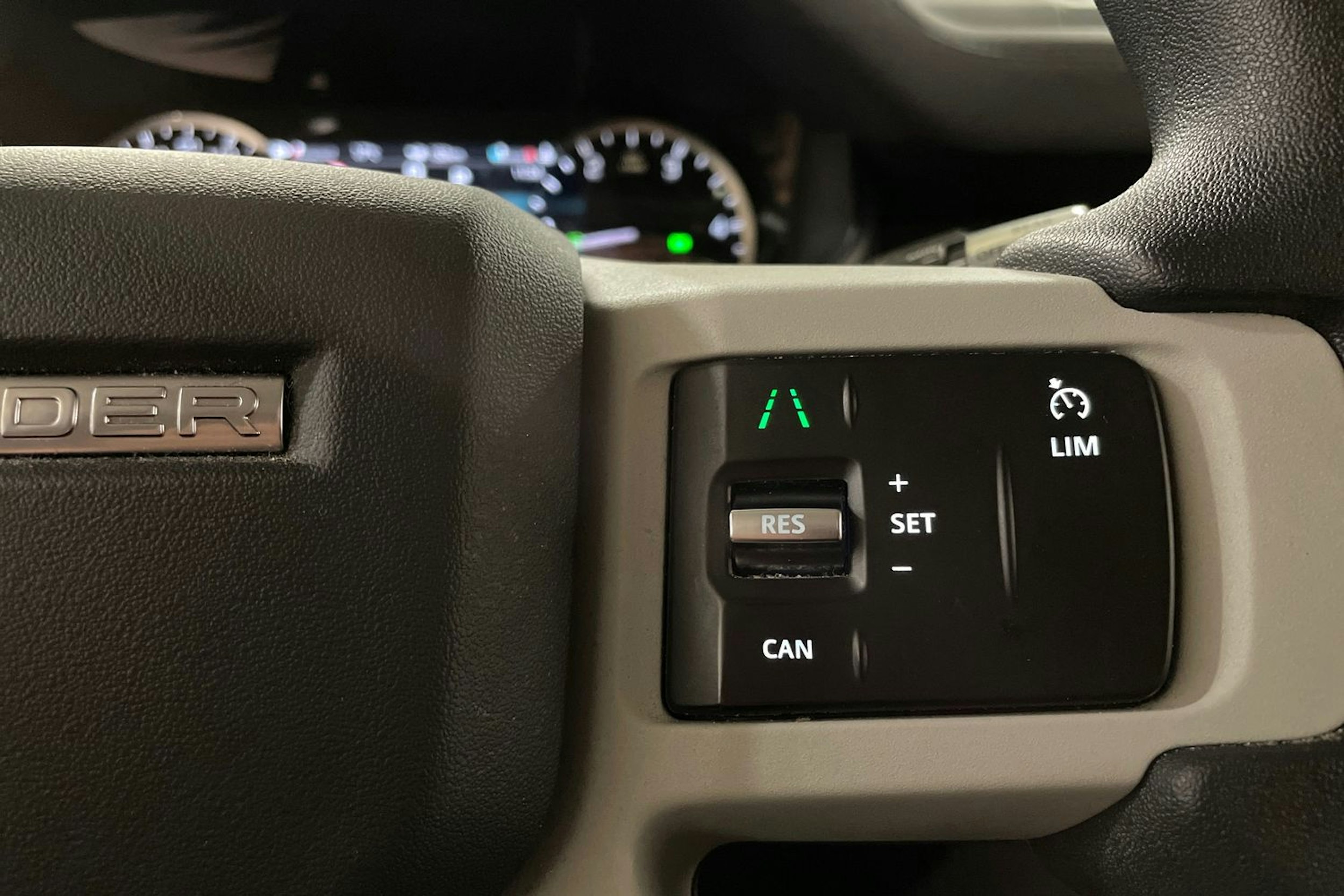 harmaa Land Rover Defender 2021 kuva 27.