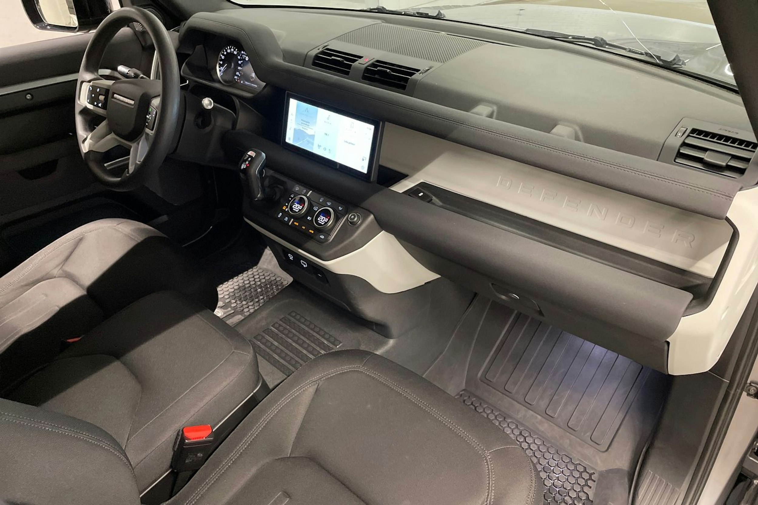 harmaa Land Rover Defender 2021 kuva 30.