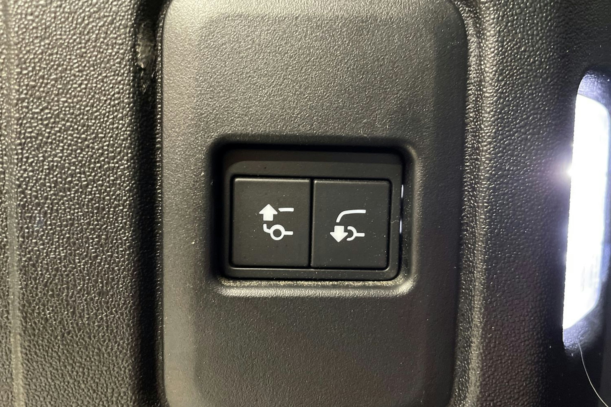 harmaa Land Rover Defender 2021 kuva 31.