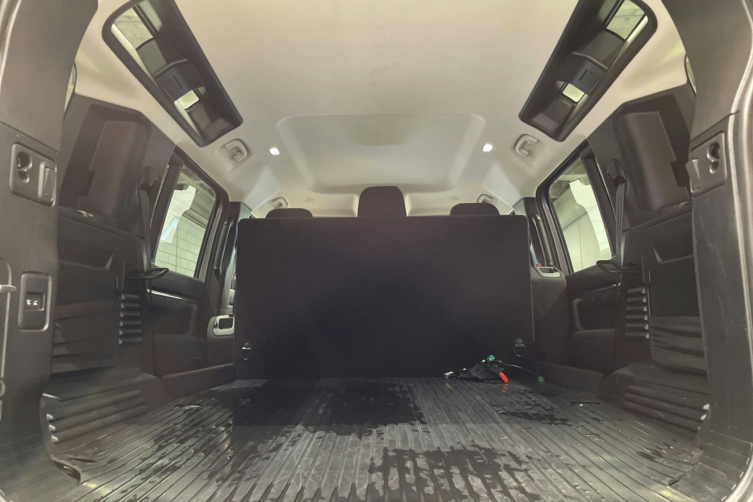 harmaa Land Rover Defender 2021 kuva 32.