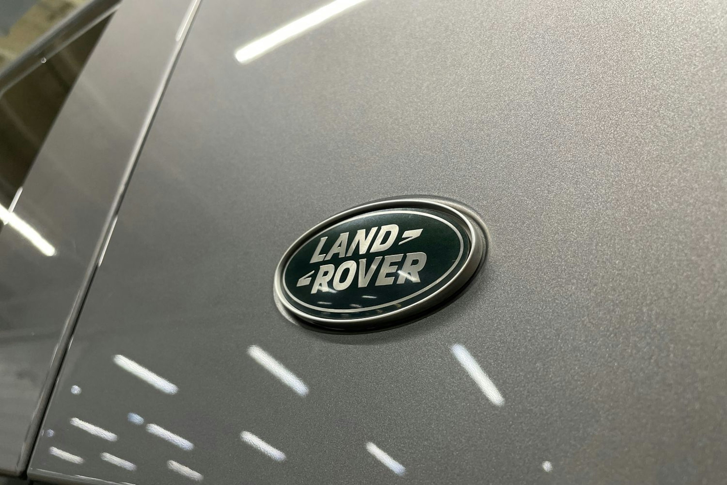 harmaa Land Rover Defender 2021 kuva 33.