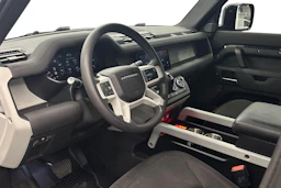 musta Land Rover Defender 2021 kuva 6.