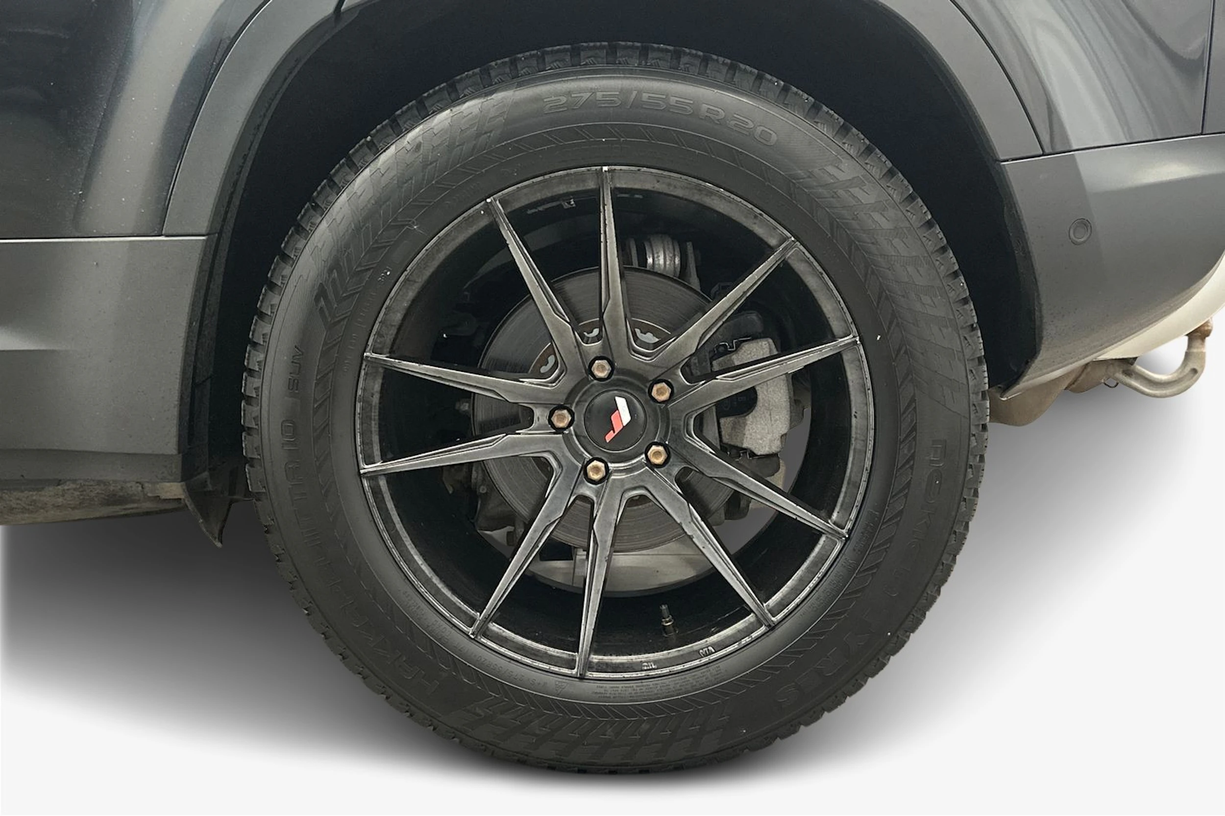 musta Land Rover Defender 2021 kuva 9.