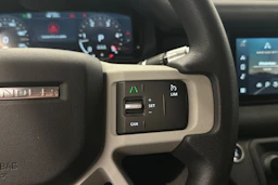musta Land Rover Defender 2021 kuva 13.