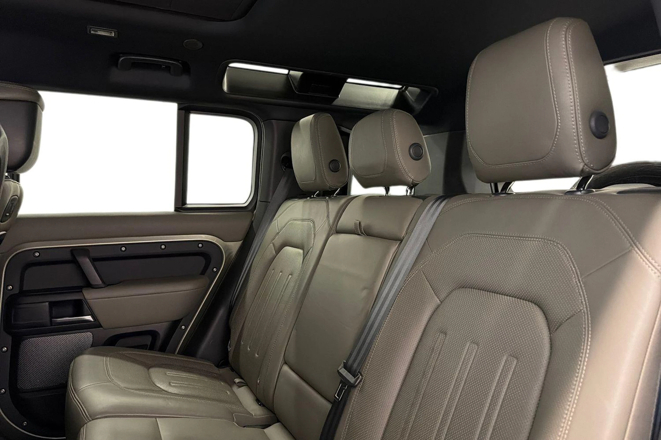 vihreä Land Rover Defender 2021 kuva 8.
