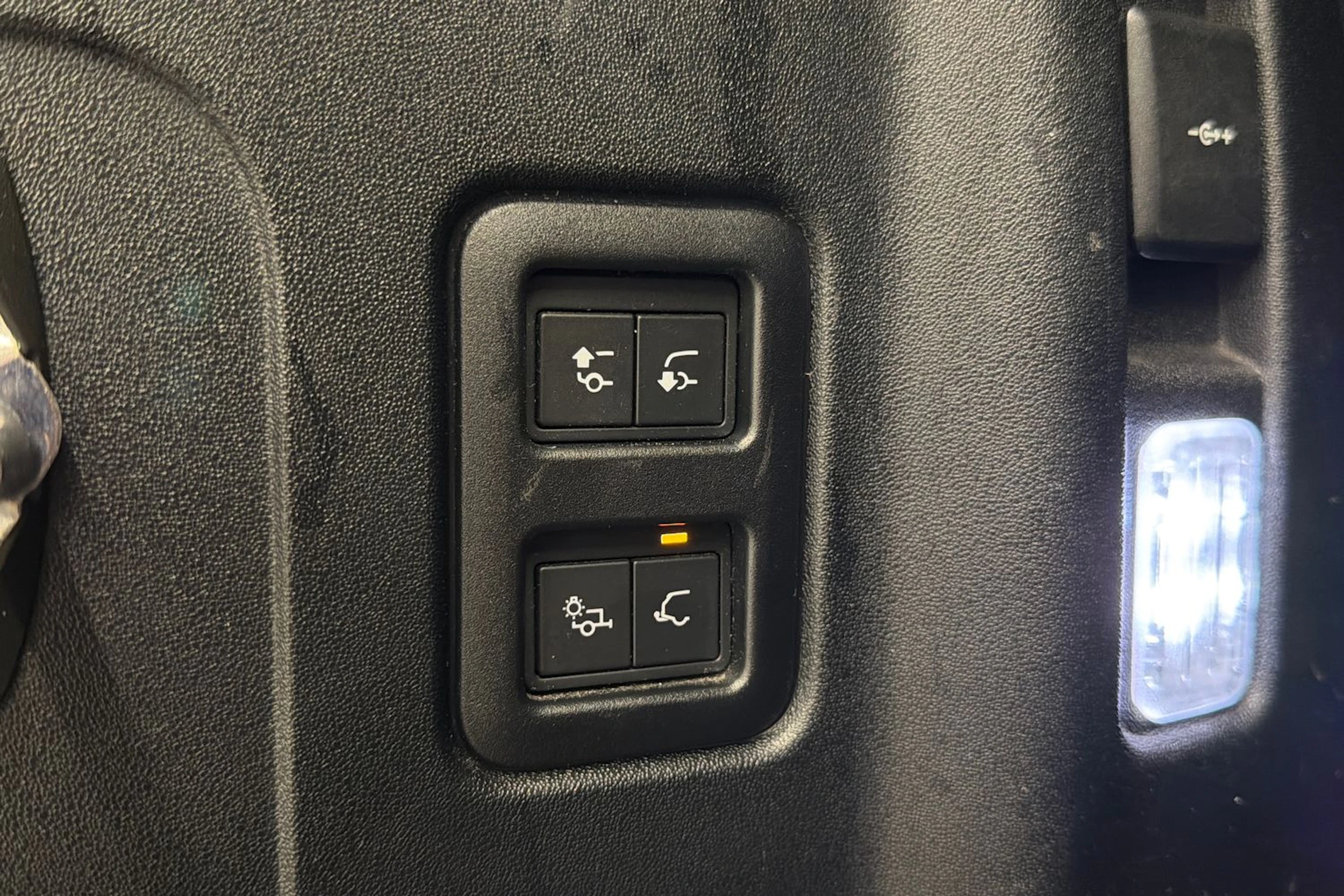 vihreä Land Rover Defender 2021 kuva 14.