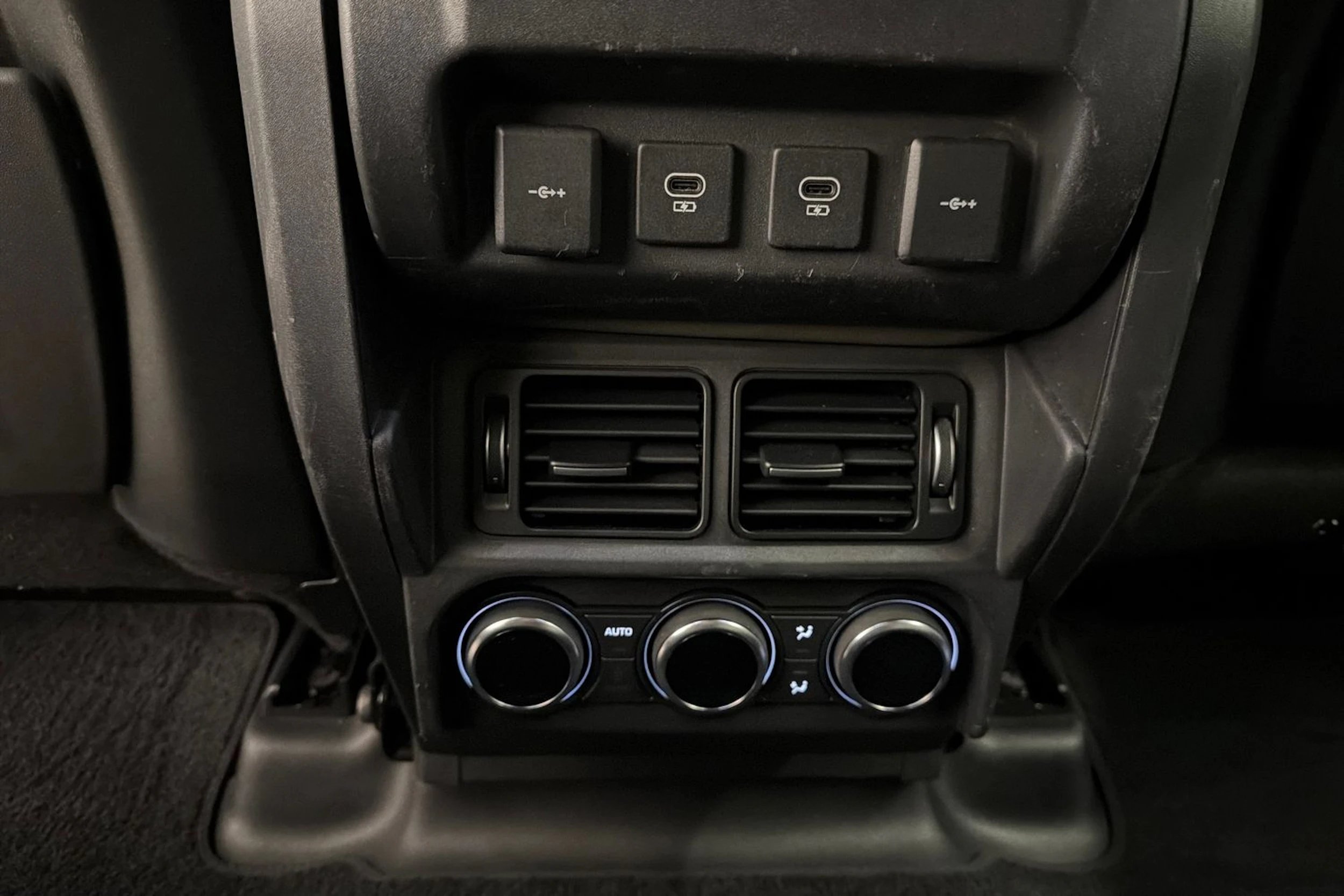 vihreä Land Rover Defender 2021 kuva 15.