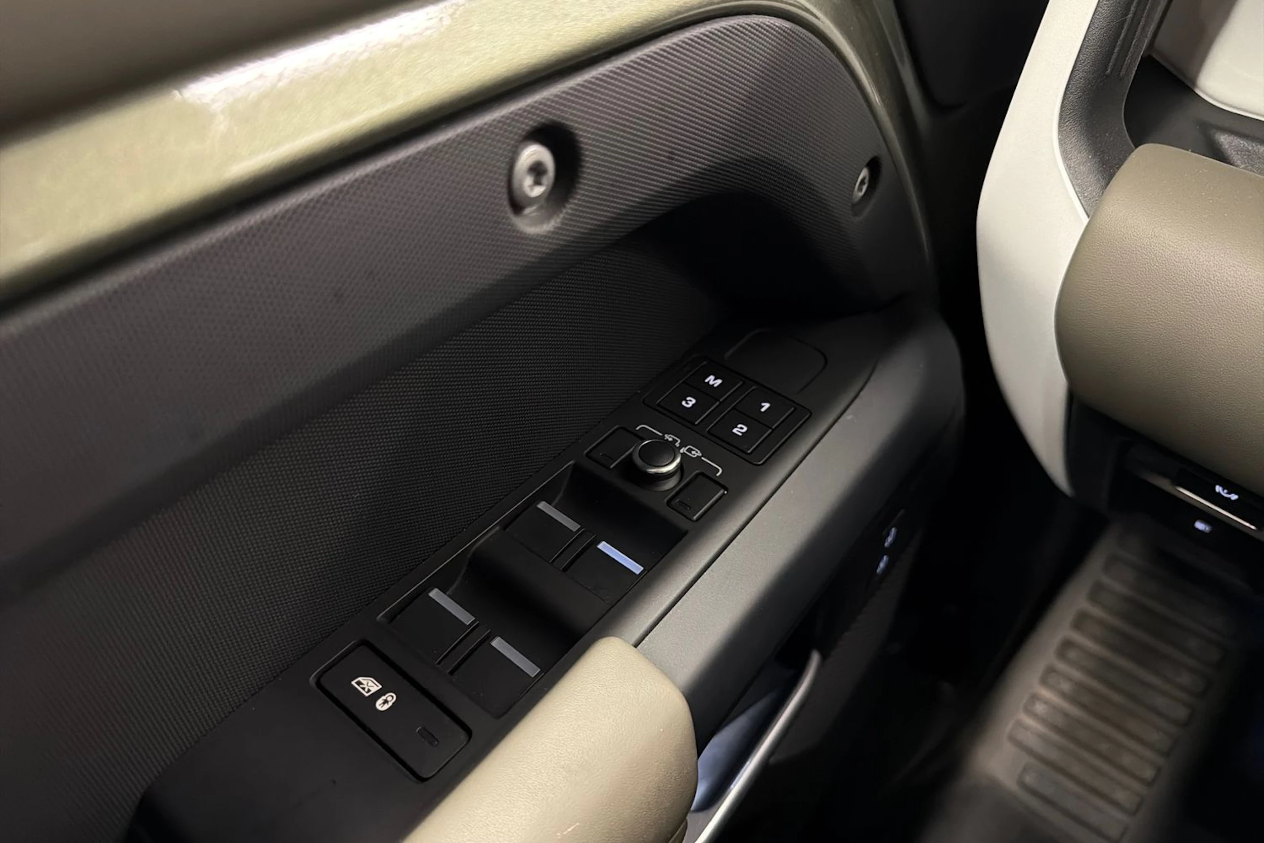vihreä Land Rover Defender 2021 kuva 17.