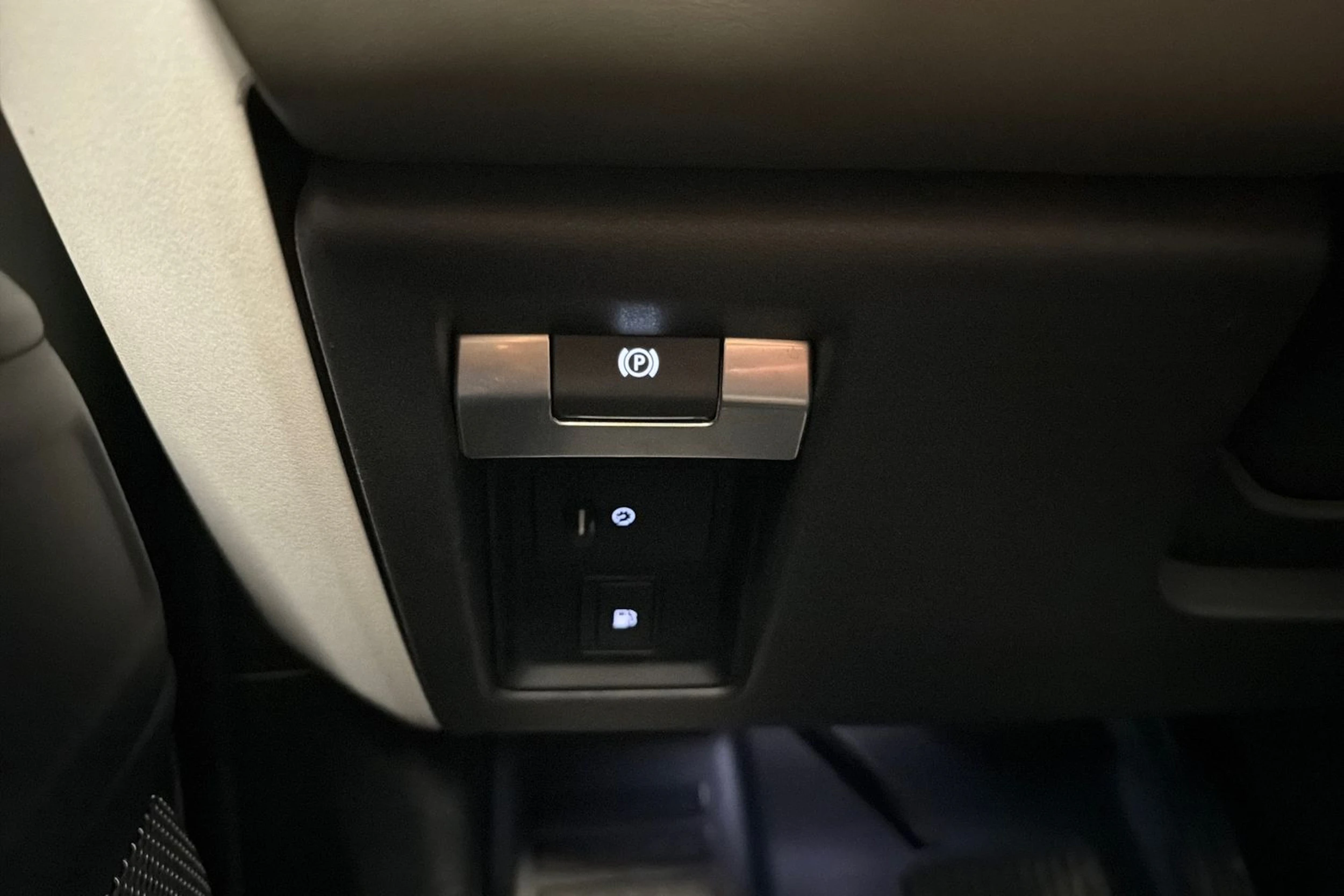 vihreä Land Rover Defender 2021 kuva 18.