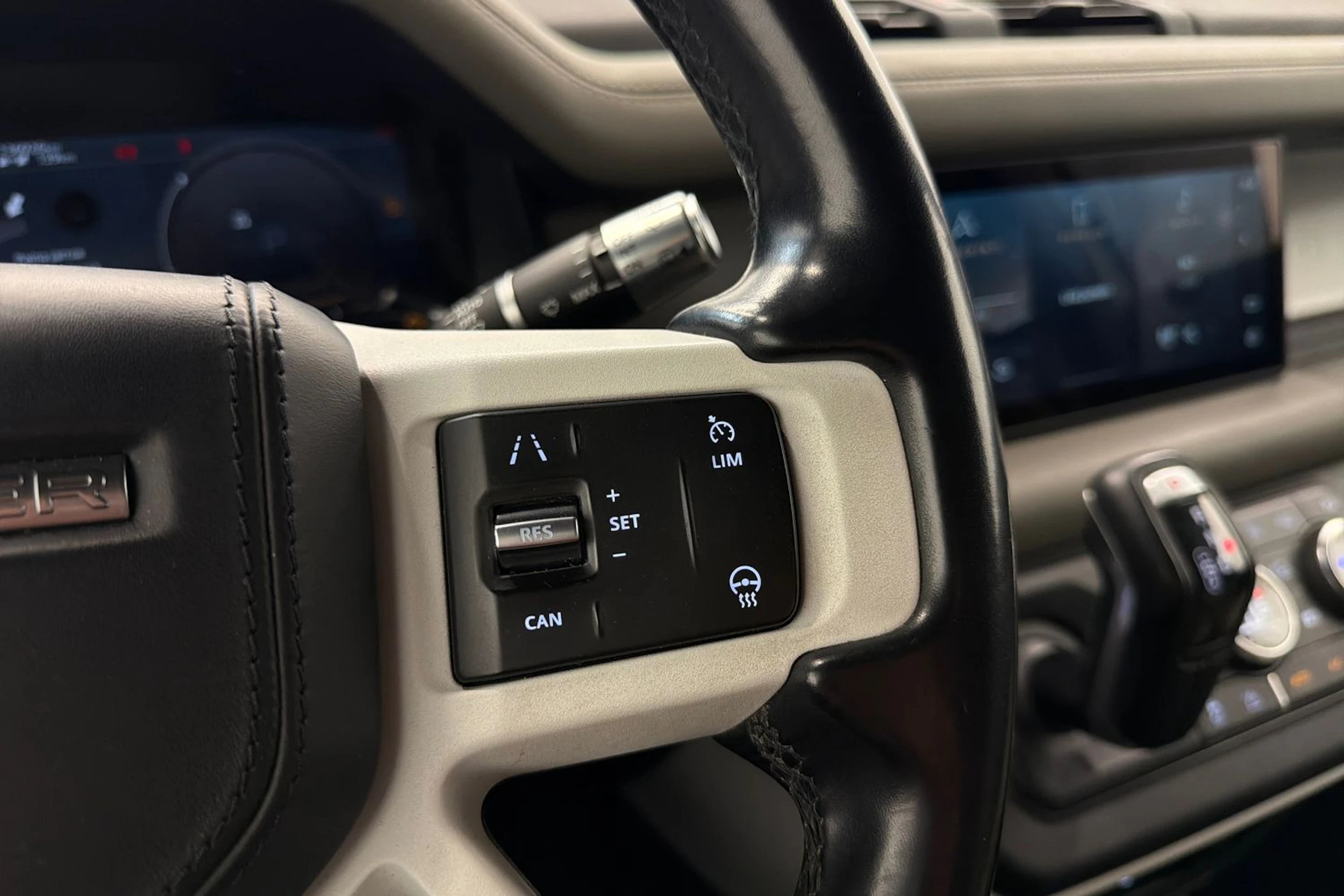 vihreä Land Rover Defender 2021 kuva 20.