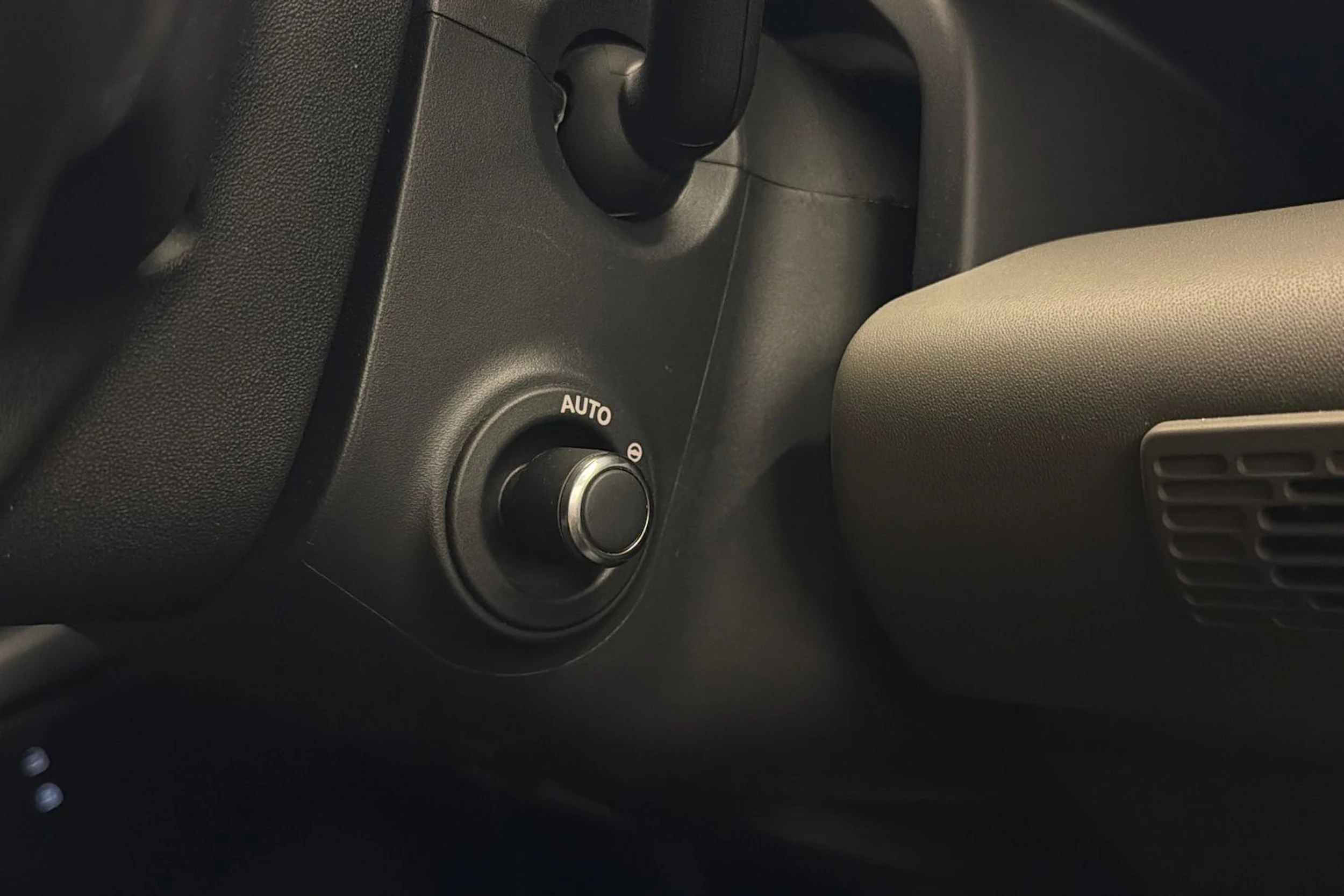 vihreä Land Rover Defender 2021 kuva 21.