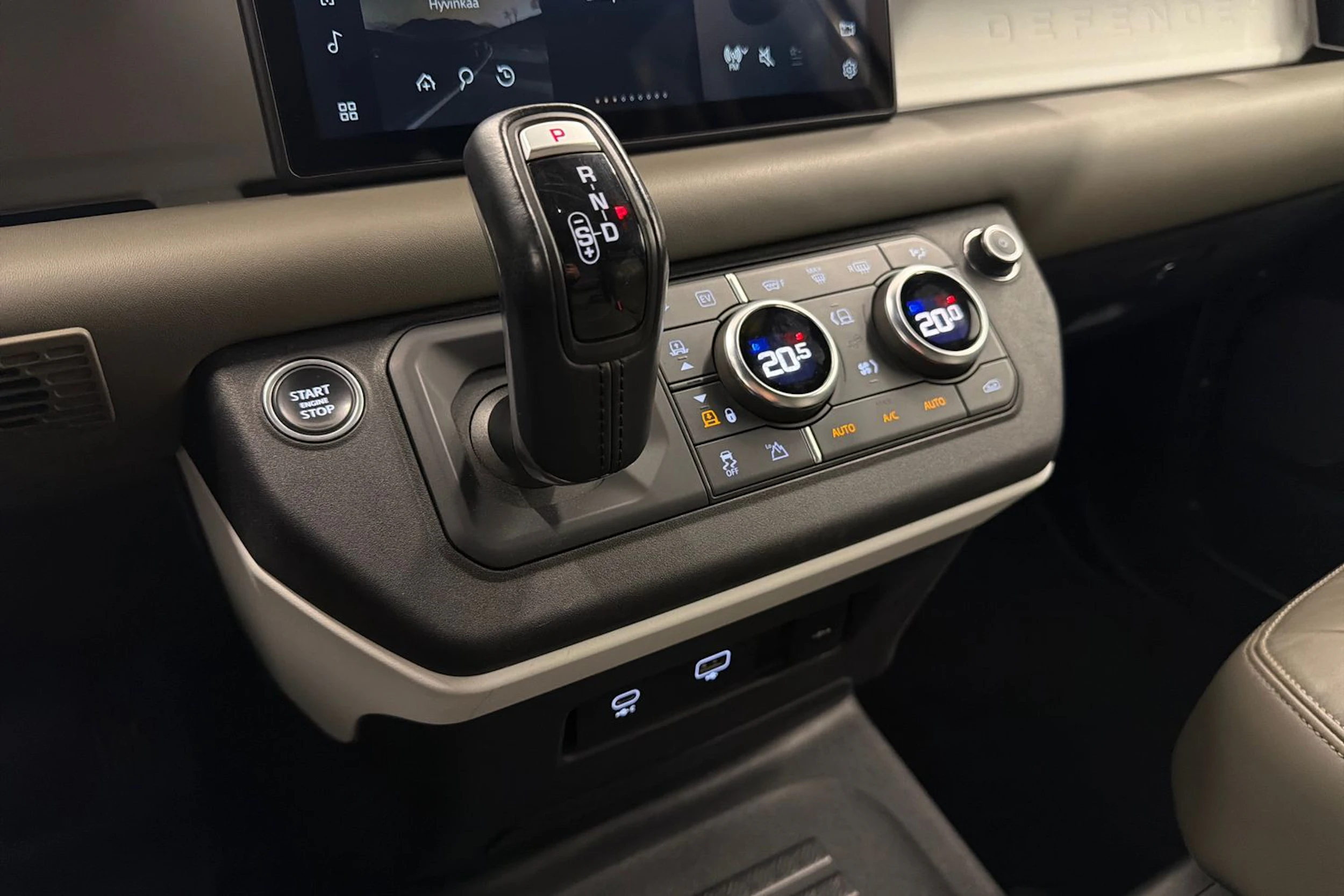 vihreä Land Rover Defender 2021 kuva 22.
