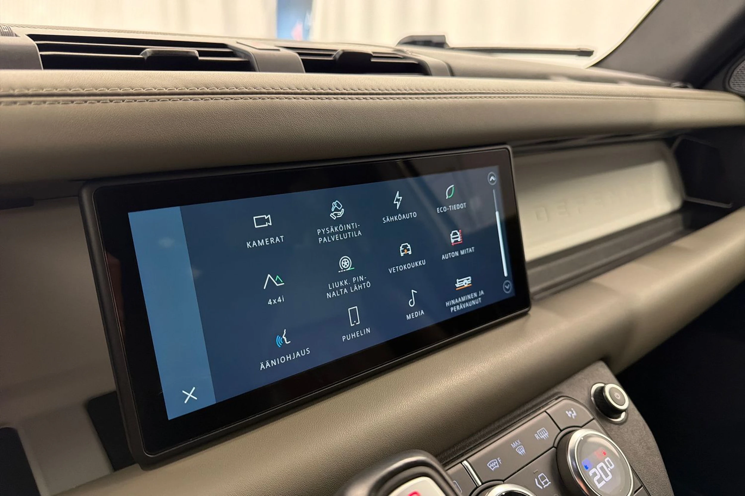 vihreä Land Rover Defender 2021 kuva 28.