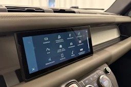 vihreä Land Rover Defender 2021 kuva 28.