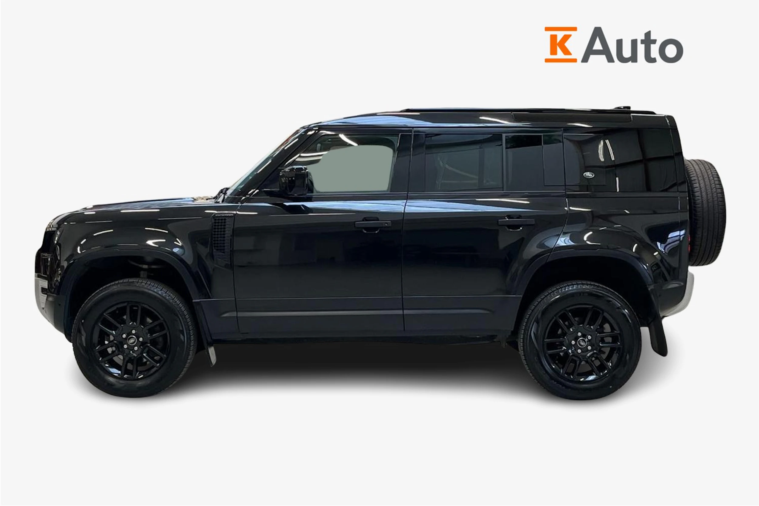 musta Land Rover Defender 2021 kuva 7.