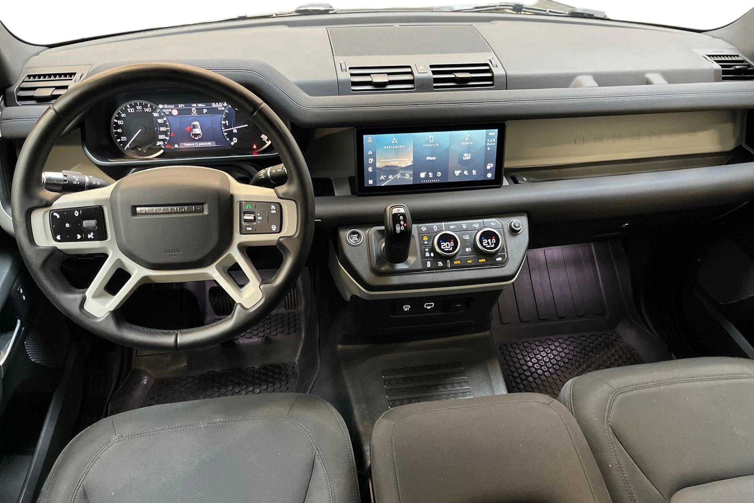 musta Land Rover Defender 2021 kuva 9.