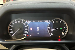 musta Land Rover Defender 2021 kuva 16.
