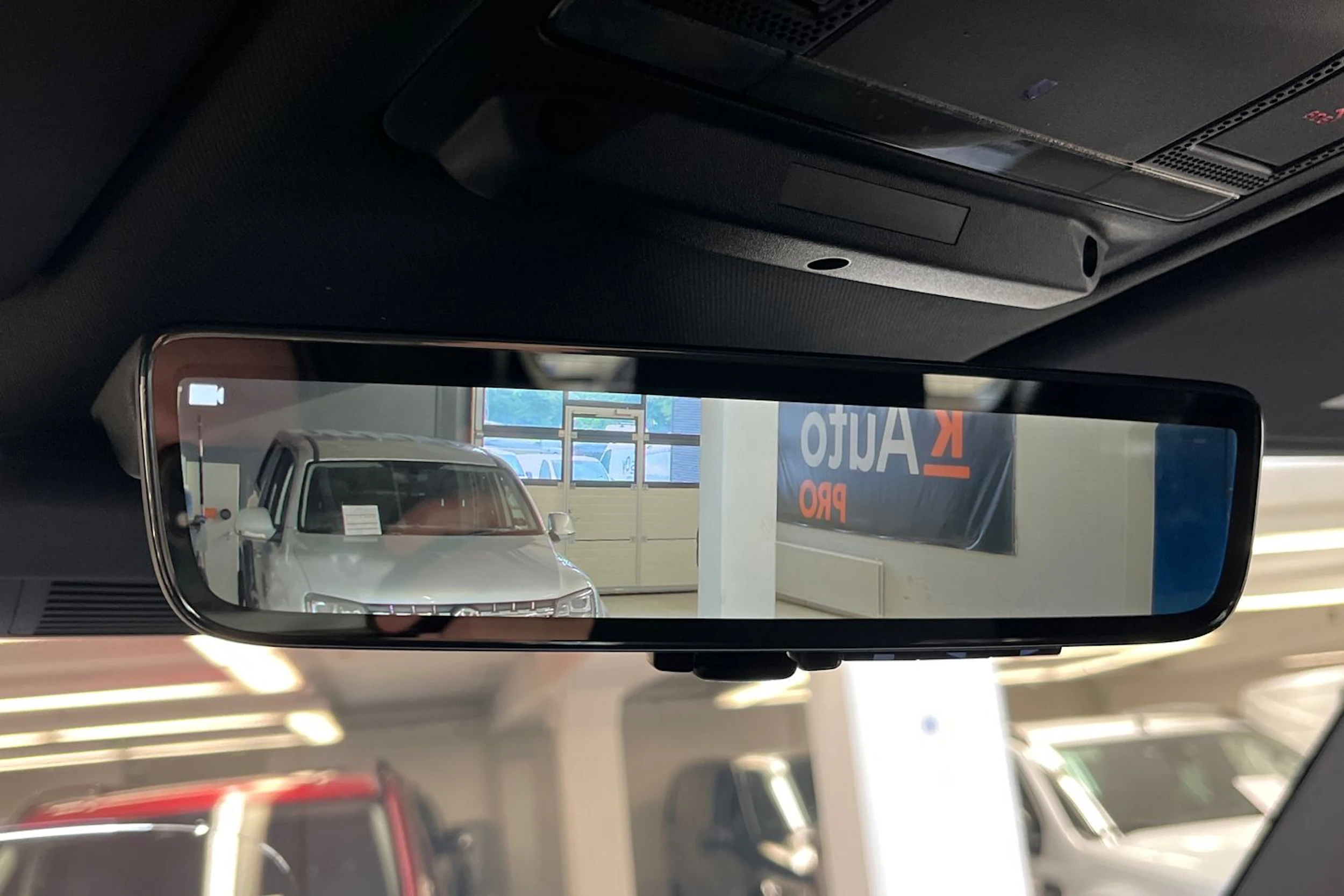 musta Land Rover Defender 2021 kuva 19.