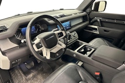 musta Land Rover Defender 2022 kuva 6.