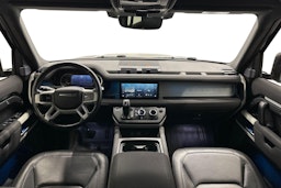 musta Land Rover Defender 2022 kuva 7.
