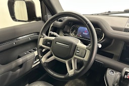 musta Land Rover Defender 2022 kuva 10.