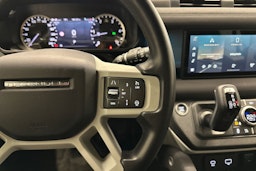 musta Land Rover Defender 2022 kuva 12.