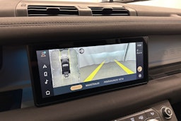 musta Land Rover Defender 2022 kuva 17.