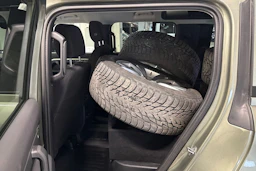 vihreä Land Rover Defender 2022 kuva 16.